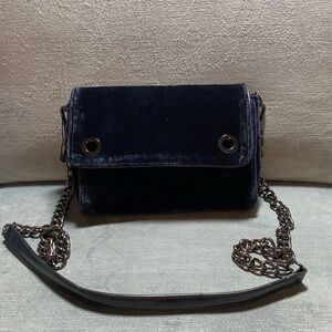 NWOT Zara blue velvet Crossbody purse 9“ x 7“ x 1“, black lined, no callouts